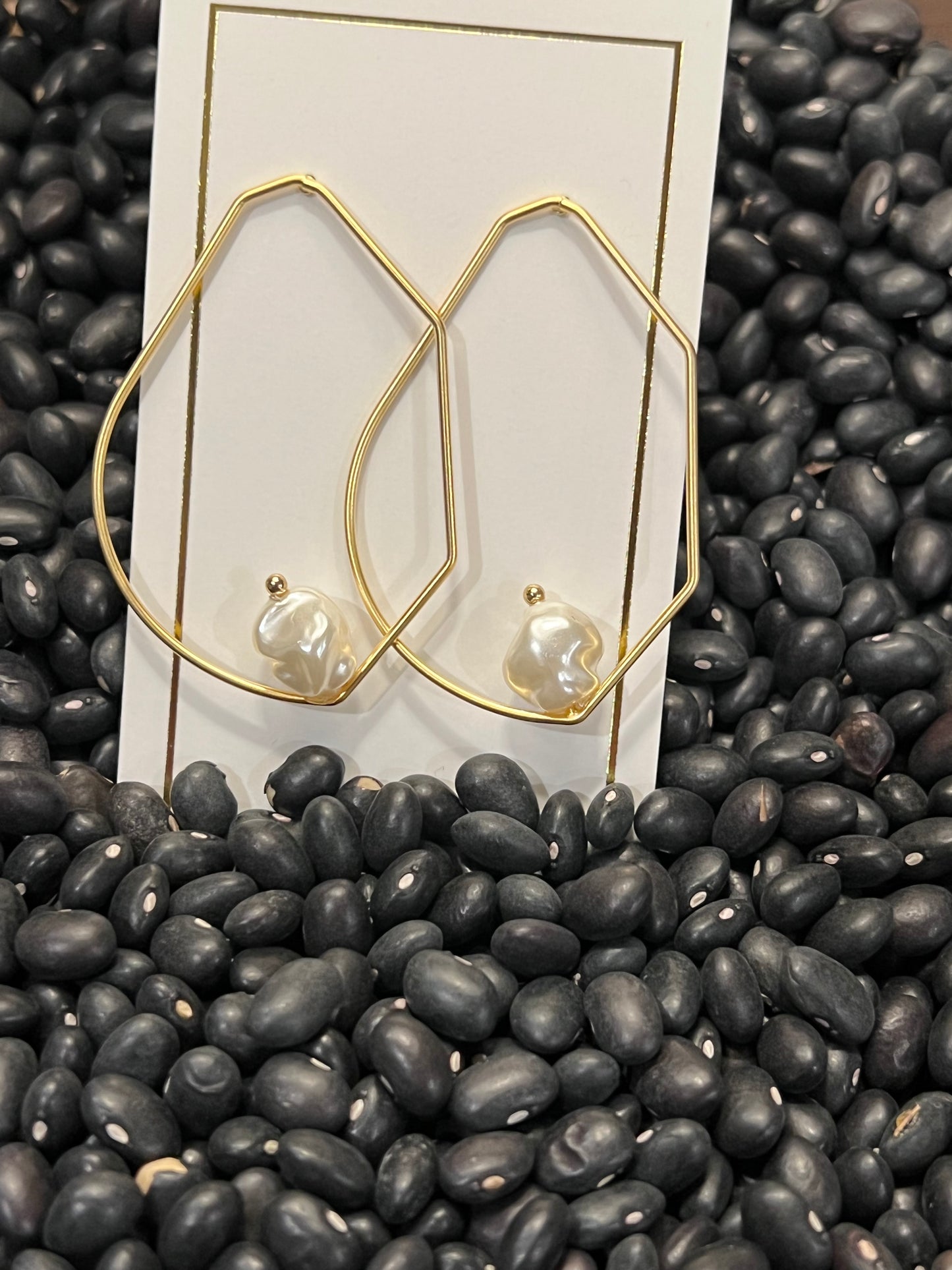 Eleanor pearl hoops